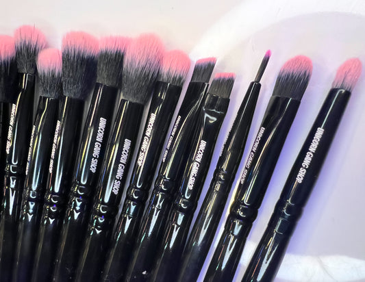 18 piece artistry brush set