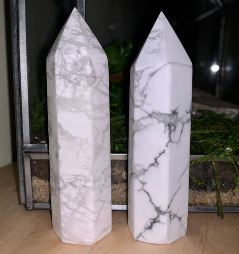 Howlite tower