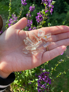 Clear quartz chips